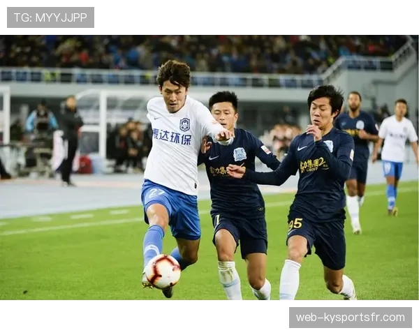 对队友犯规也算犯规？足球规则中的“非对抗性犯规”如何判罚