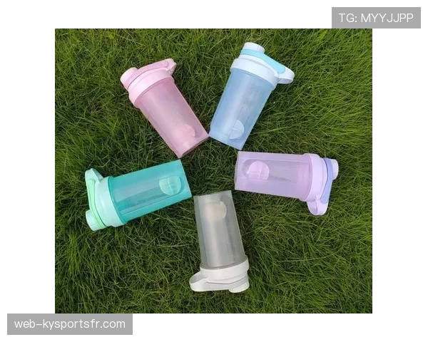 汪顺家的冰箱里塞满蛋白粉，连饮料都是按毫升算的