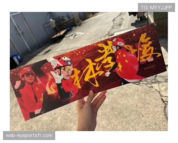 林孝埈赛场冷若冰霜，机场随手一拍像刚搬进豪区的新邻居